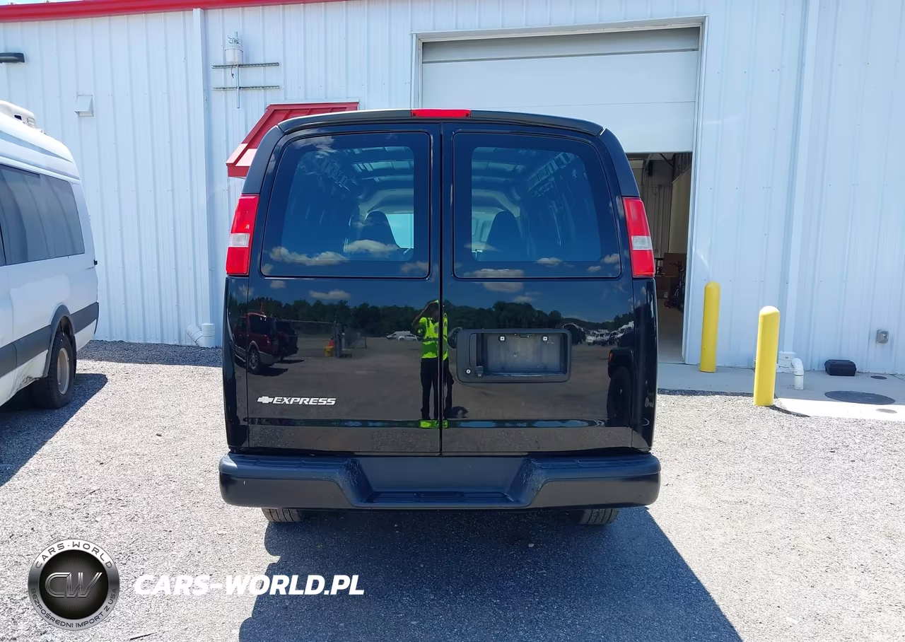 2018 Chevrolet Express 2500 Work Van VIN:1GCWGAFG1J1277168 - 21