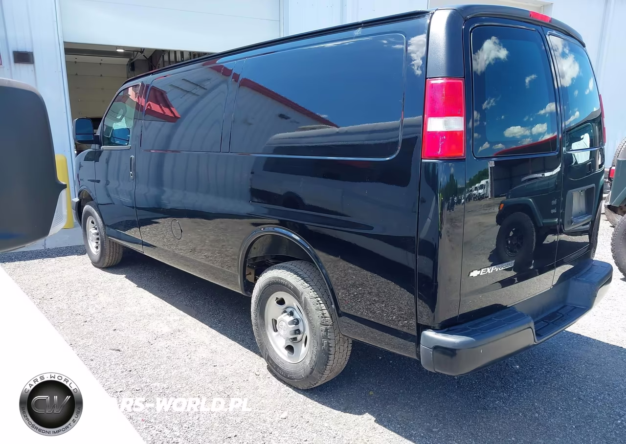 2018 Chevrolet Express 2500 Work Van VIN:1GCWGAFG1J1277168 - 3