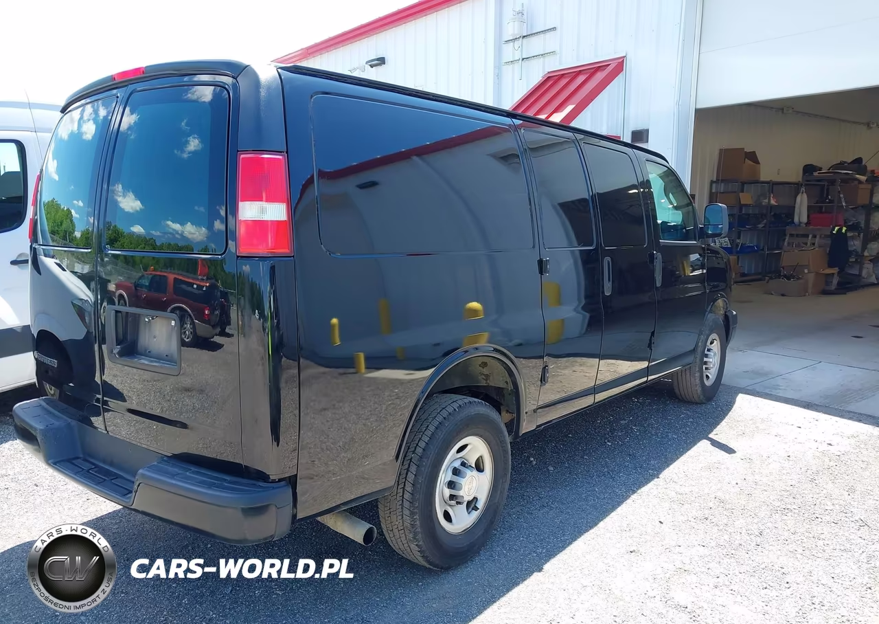 2018 Chevrolet Express 2500 Work Van VIN:1GCWGAFG1J1277168 - 4
