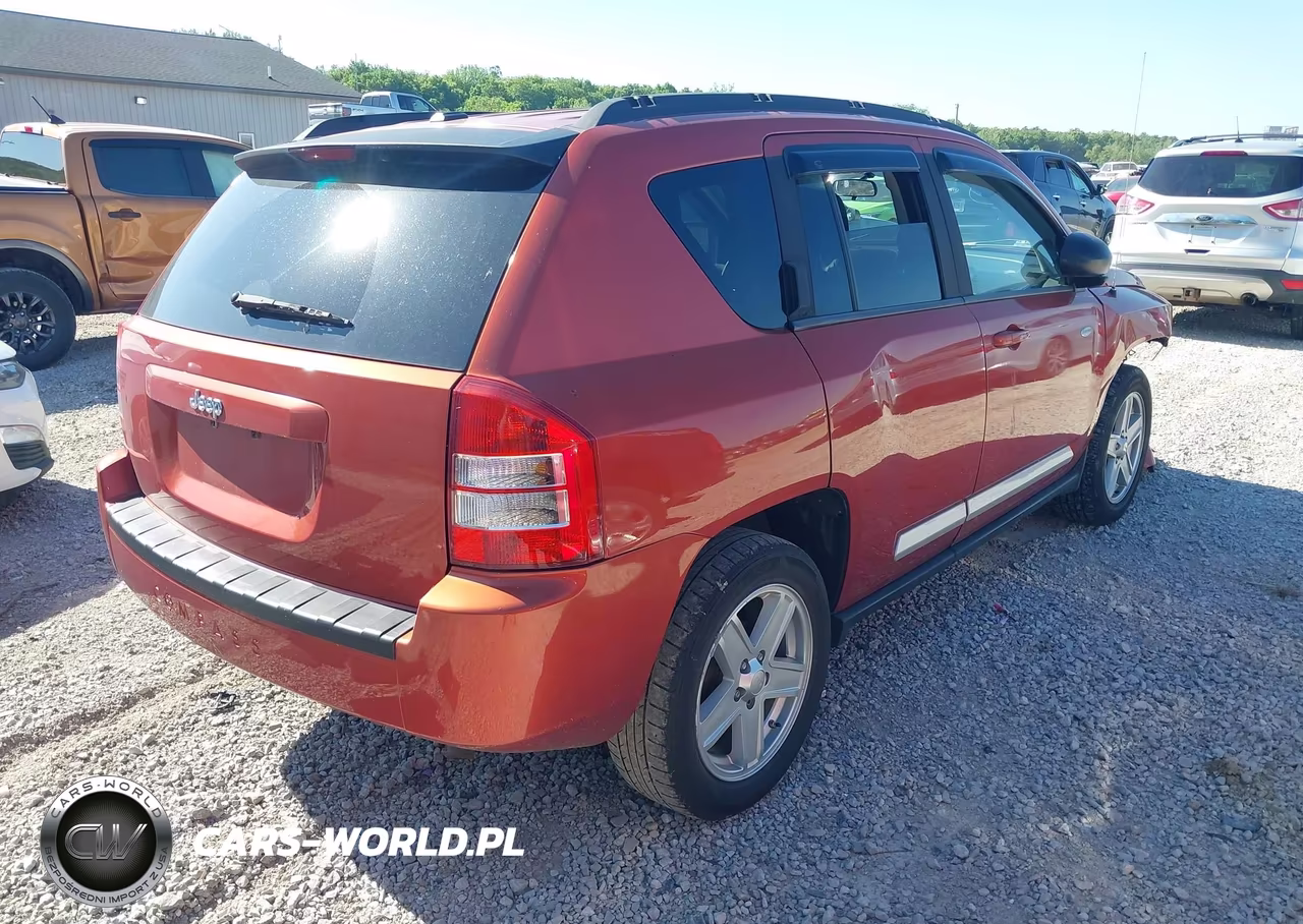 2010 Jeep Compass Latitude VIN:1J4NT1FA5AD625498 - 4