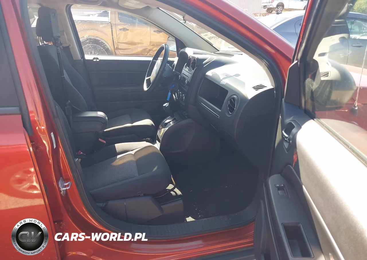 2010 Jeep Compass Latitude VIN:1J4NT1FA5AD625498 - 5