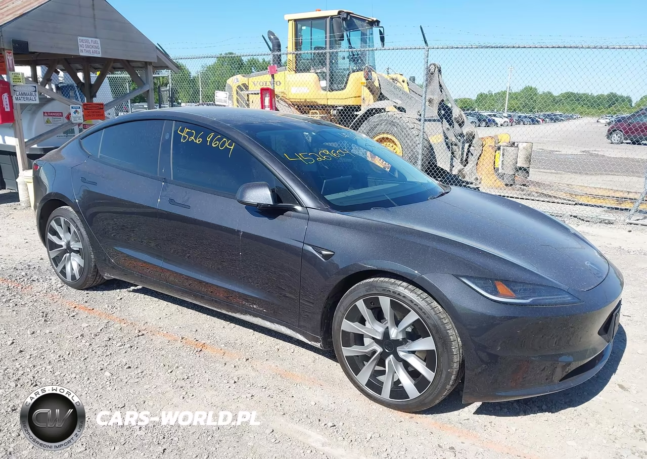 2025 Tesla Model 3 Long Range All-Wheel Drive – zdjęcie 1 z 15