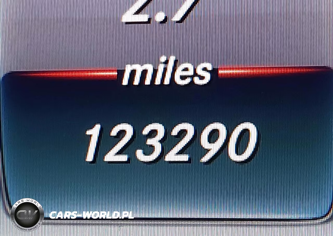 2018 Mercedes-Benz C 300 4Matic VIN:55SWF4KB6JU242940 - 15