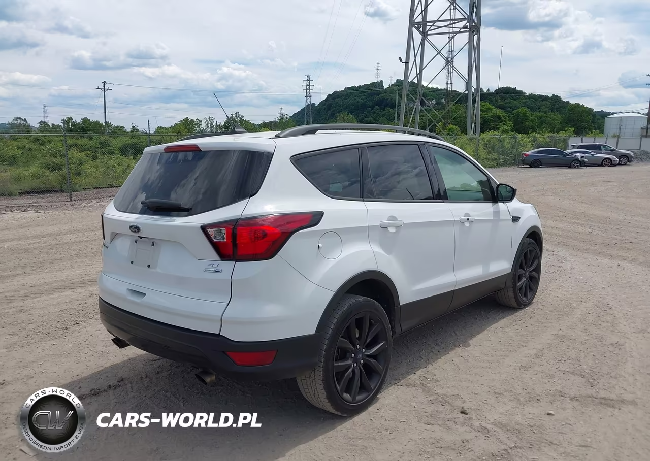 2019 Ford Escape Se VIN:1FMCU9GD4KUB51882 - 4
