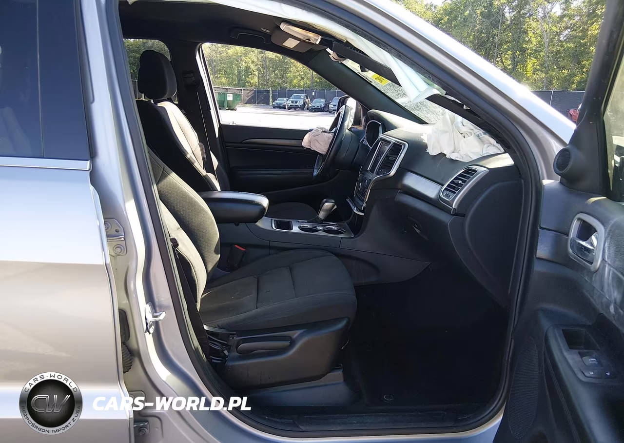 2018 Jeep Grand Cherokee Laredo E 4X2 VIN:1C4RJEAG6JC246810 - 5
