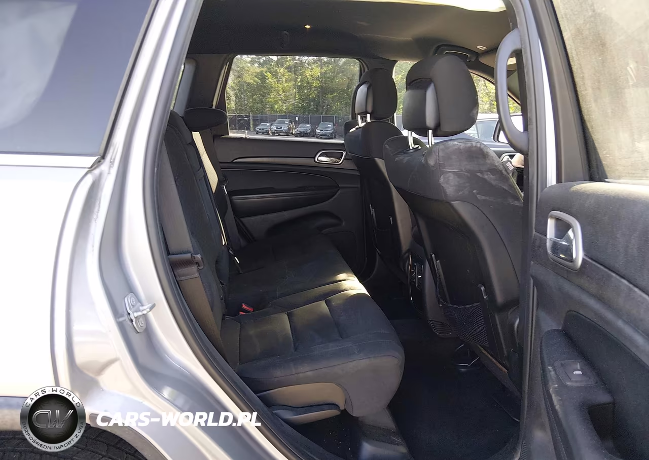 2018 Jeep Grand Cherokee Laredo E 4X2 VIN:1C4RJEAG6JC246810 - 8