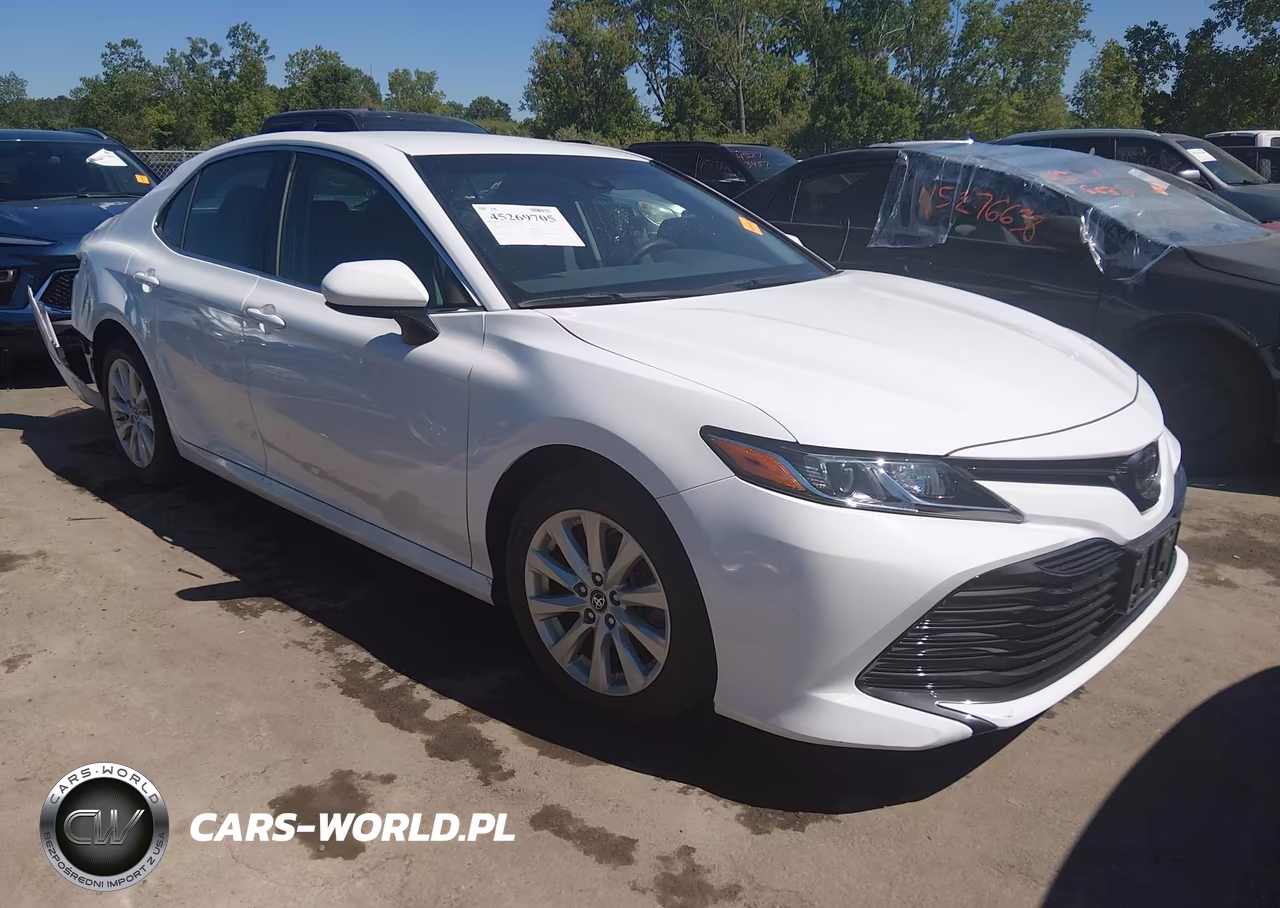 2018 Toyota Camry Le – zdjęcie 1 z 17