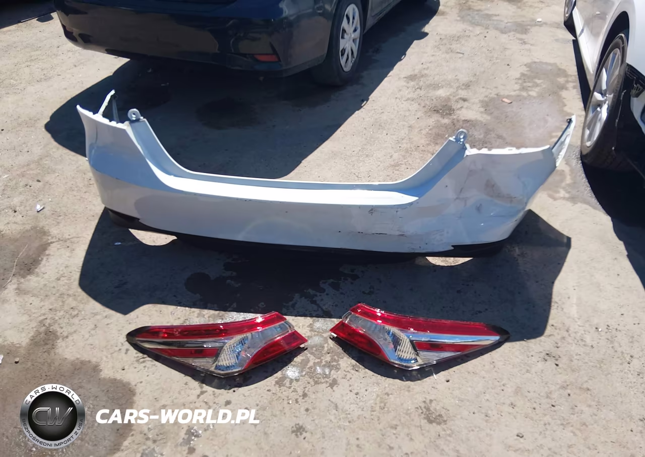 2018 Toyota Camry Le VIN:4T1B11HK1JU055774 - 12