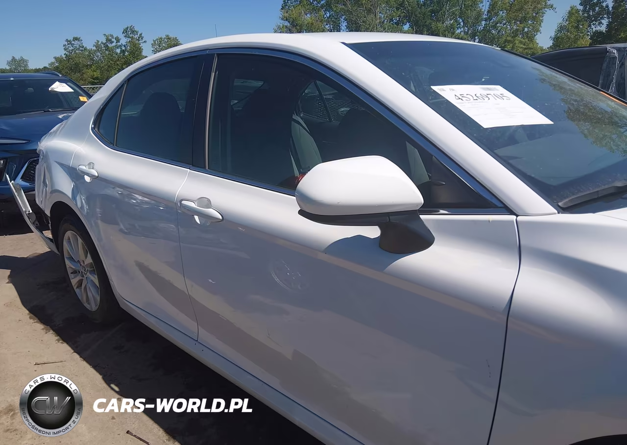 2018 Toyota Camry Le VIN:4T1B11HK1JU055774 - 14