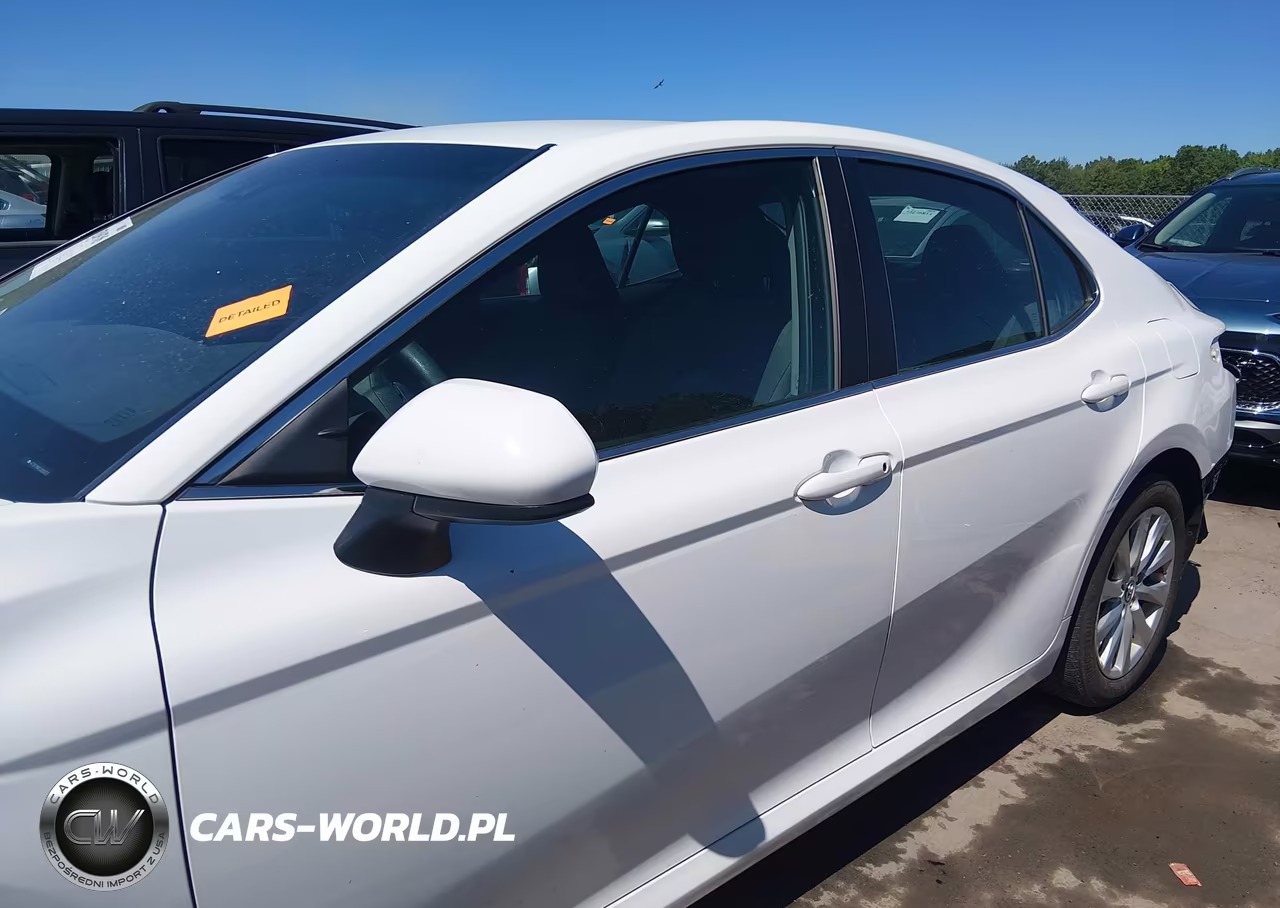 2018 Toyota Camry Le VIN:4T1B11HK1JU055774 - 15