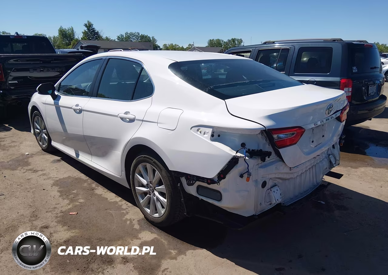 2018 Toyota Camry Le VIN:4T1B11HK1JU055774 - 3