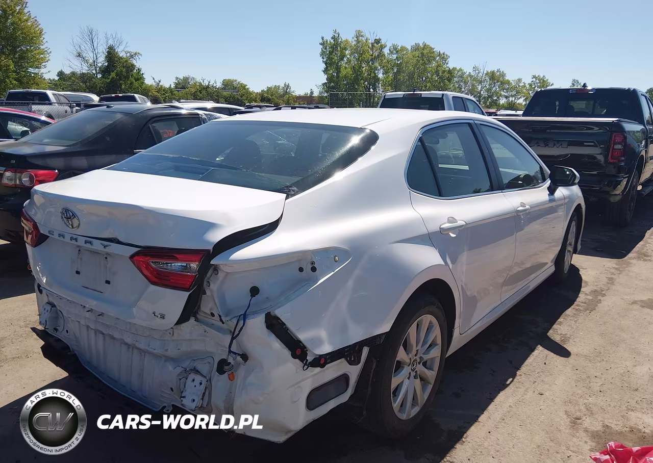 2018 Toyota Camry Le VIN:4T1B11HK1JU055774 - 4