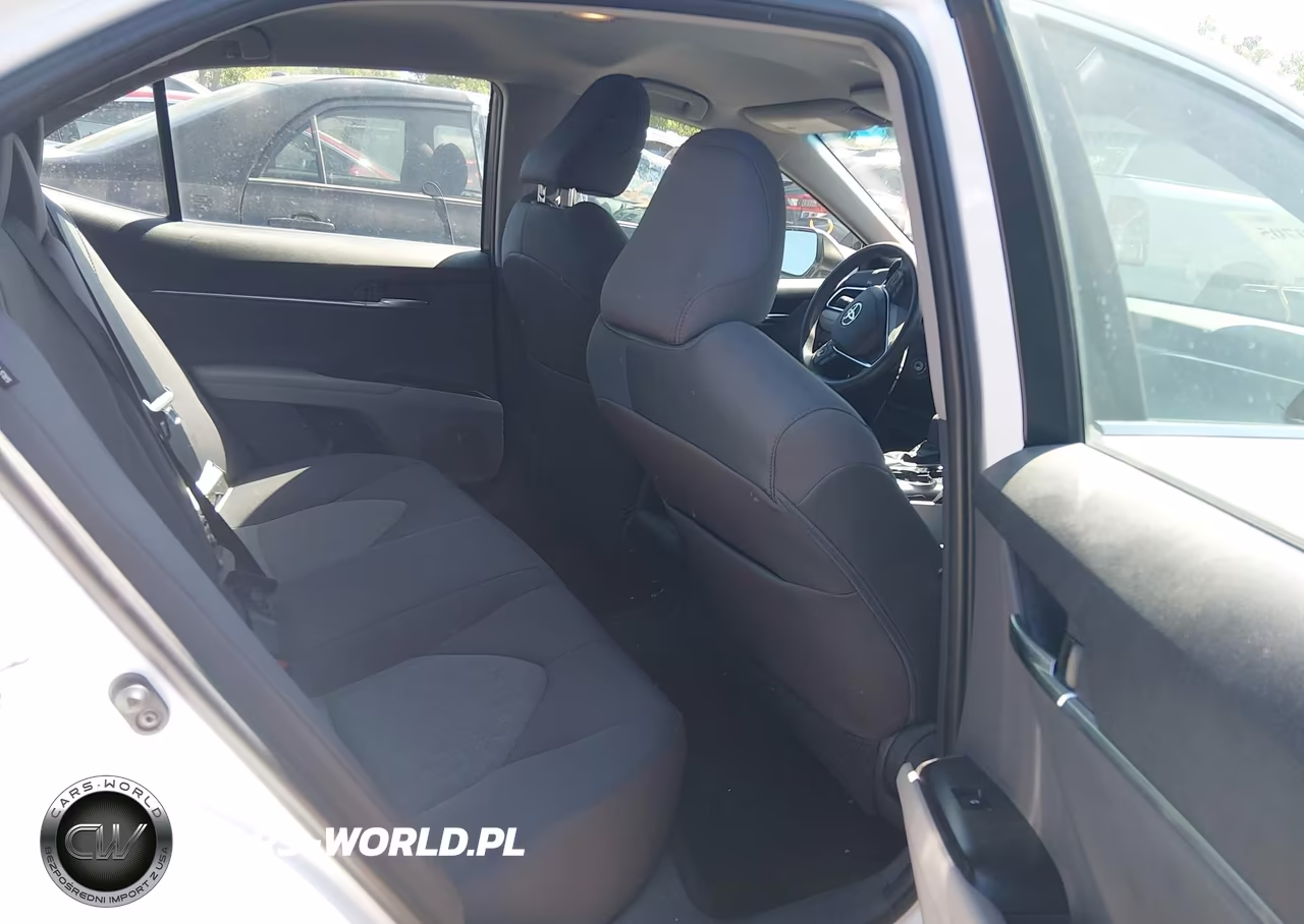 2018 Toyota Camry Le VIN:4T1B11HK1JU055774 - 8