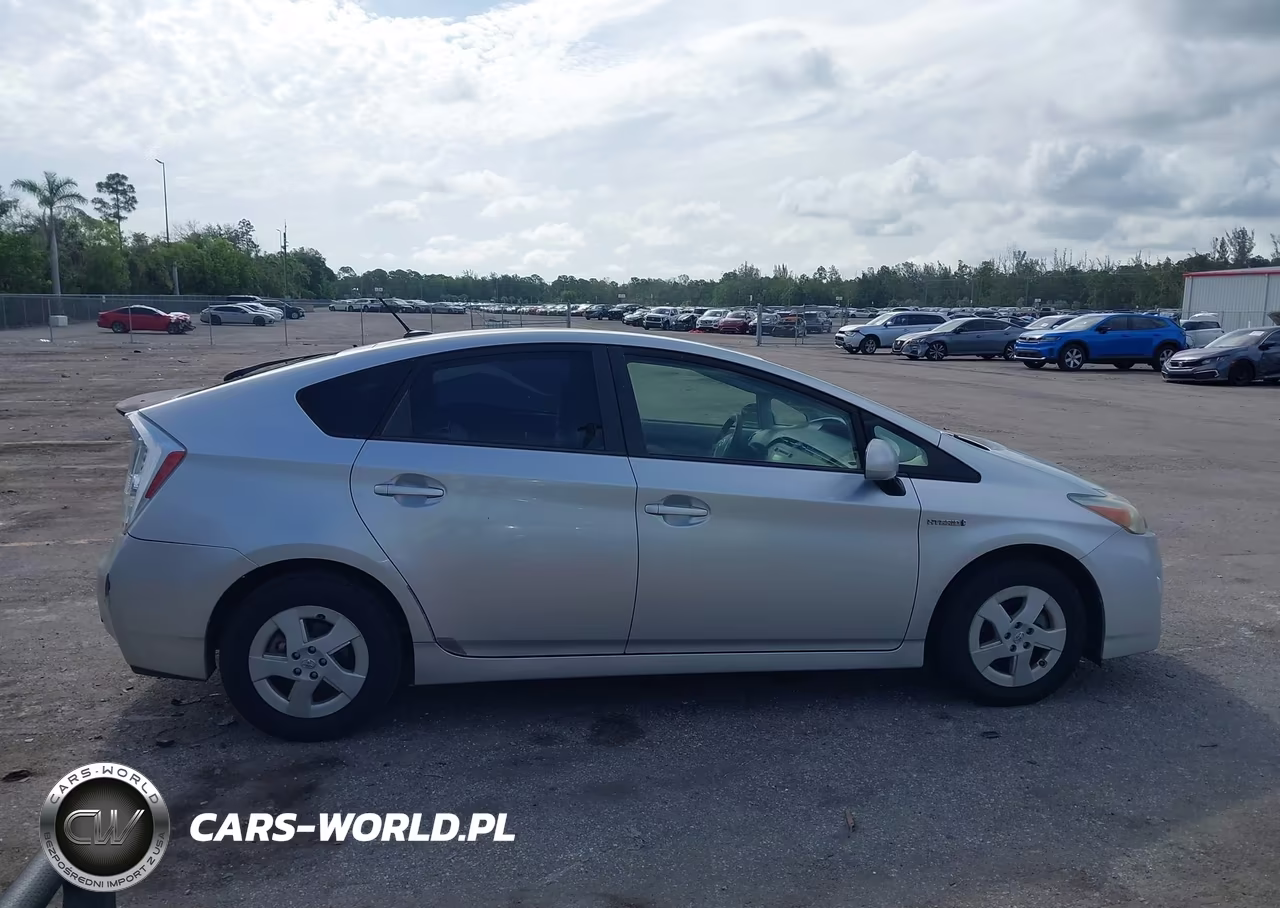 2011 Toyota Prius Two VIN:JTDKN3DUXB5347141 - 13