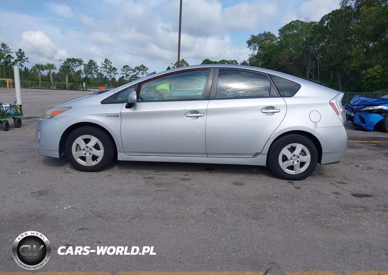 2011 Toyota Prius Two VIN:JTDKN3DUXB5347141 - 14