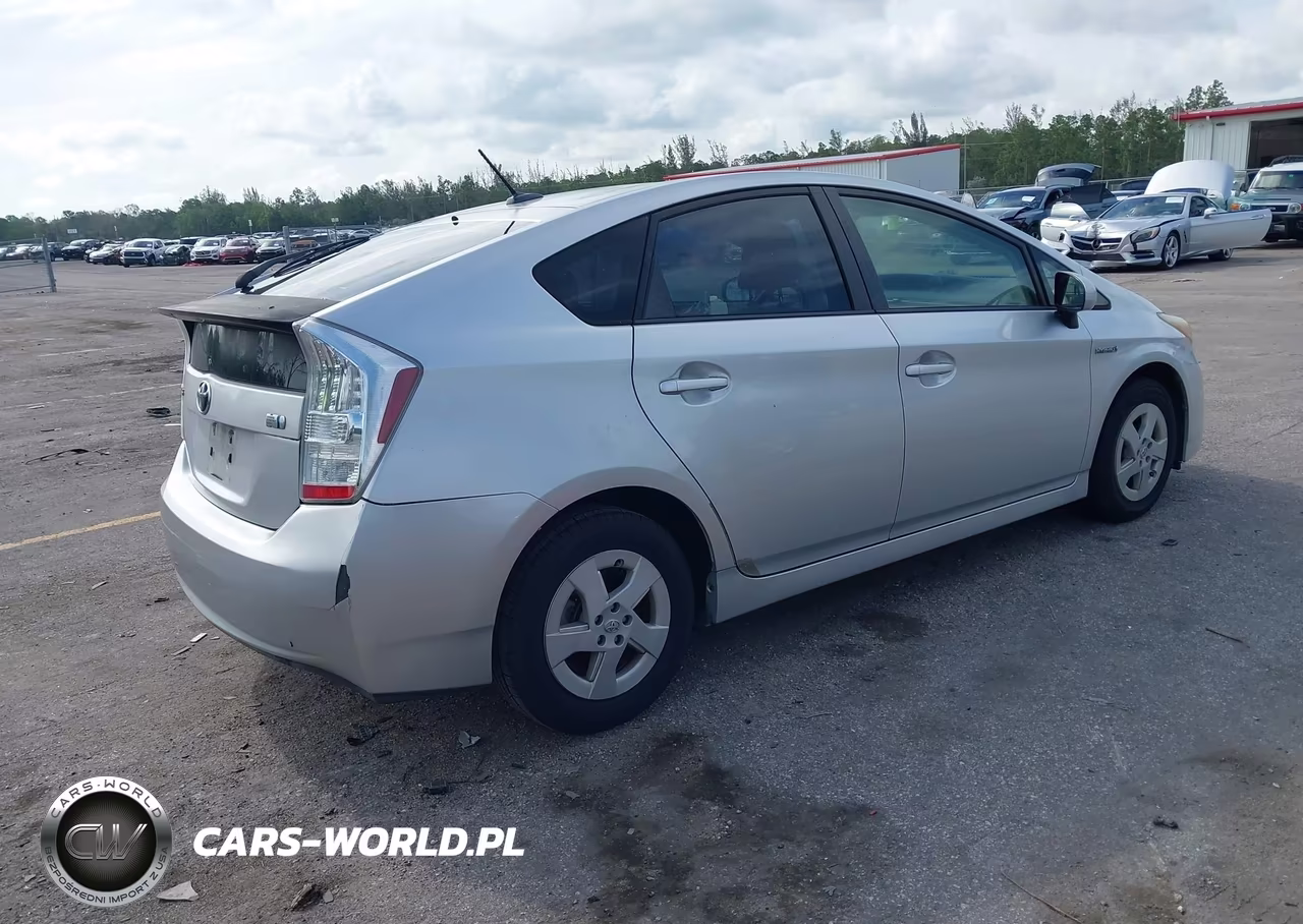 2011 Toyota Prius Two VIN:JTDKN3DUXB5347141 - 4