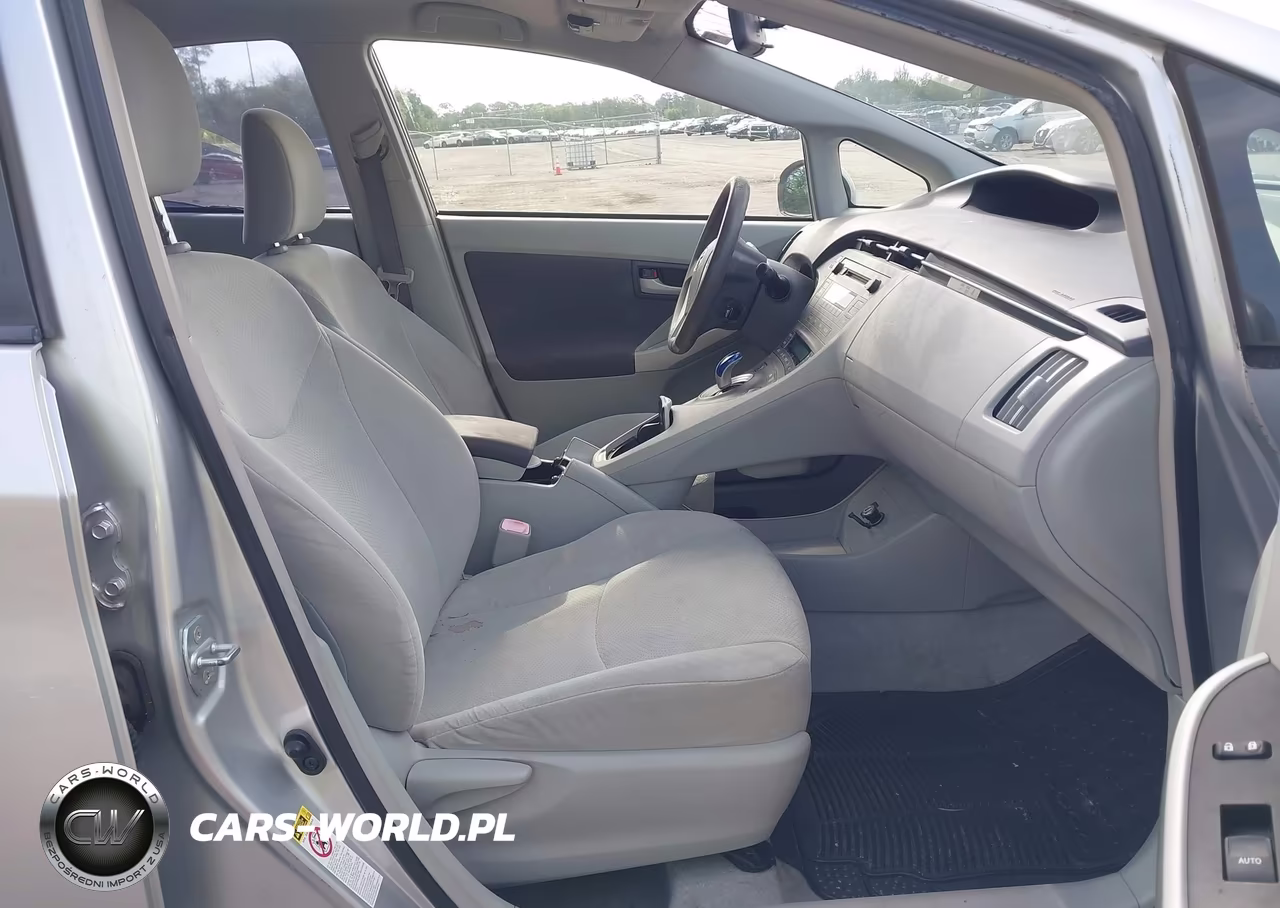 2011 Toyota Prius Two VIN:JTDKN3DUXB5347141 - 5