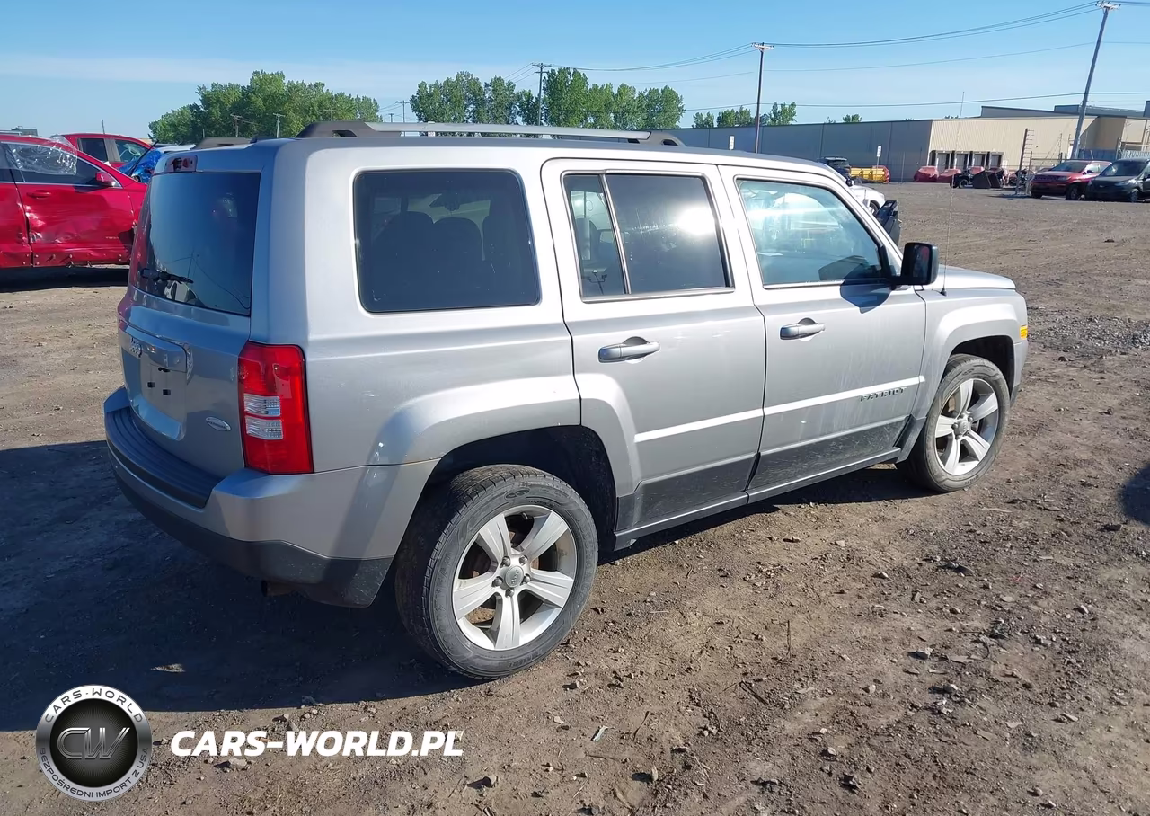 2015 Jeep Patriot Latitude VIN:1C4NJPFB3FD139125 - 4