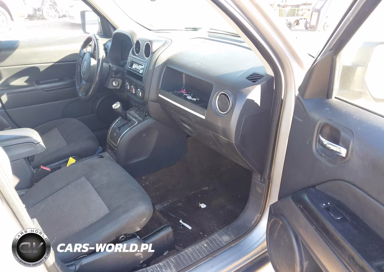 2015 Jeep Patriot Latitude VIN:1C4NJPFB3FD139125 - 5