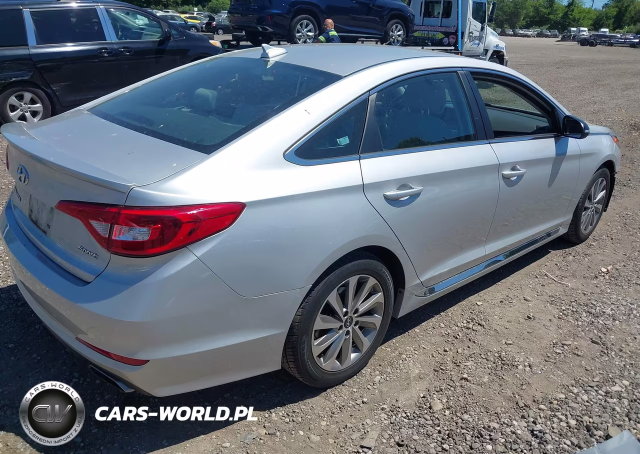 2015 Hyundai Sonata Sport VIN:5NPE34AF6FH032759 - 4