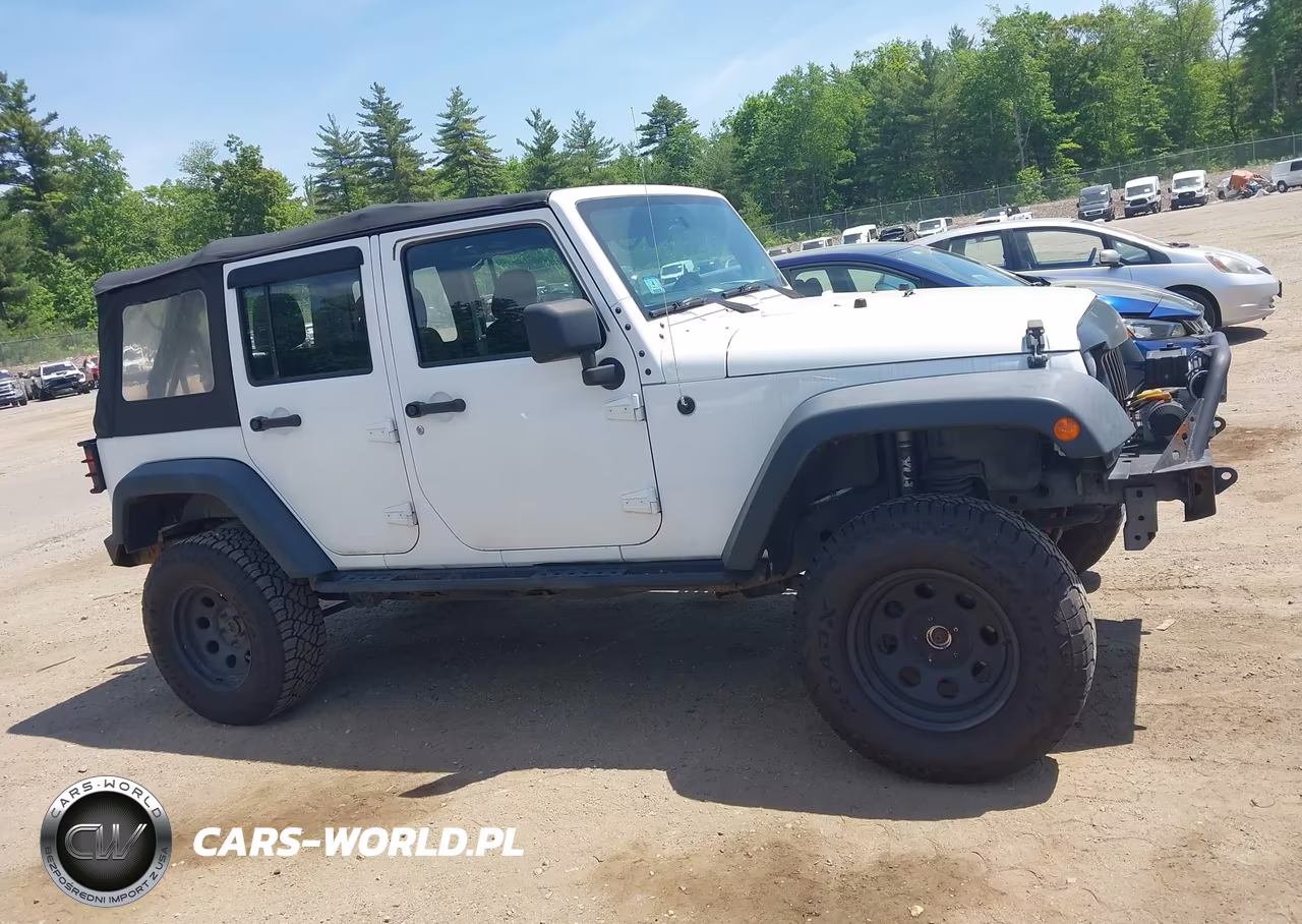 2014 Jeep Wrangler Unlimited Sport VIN:1C4BJWDG3EL306101 - 14
