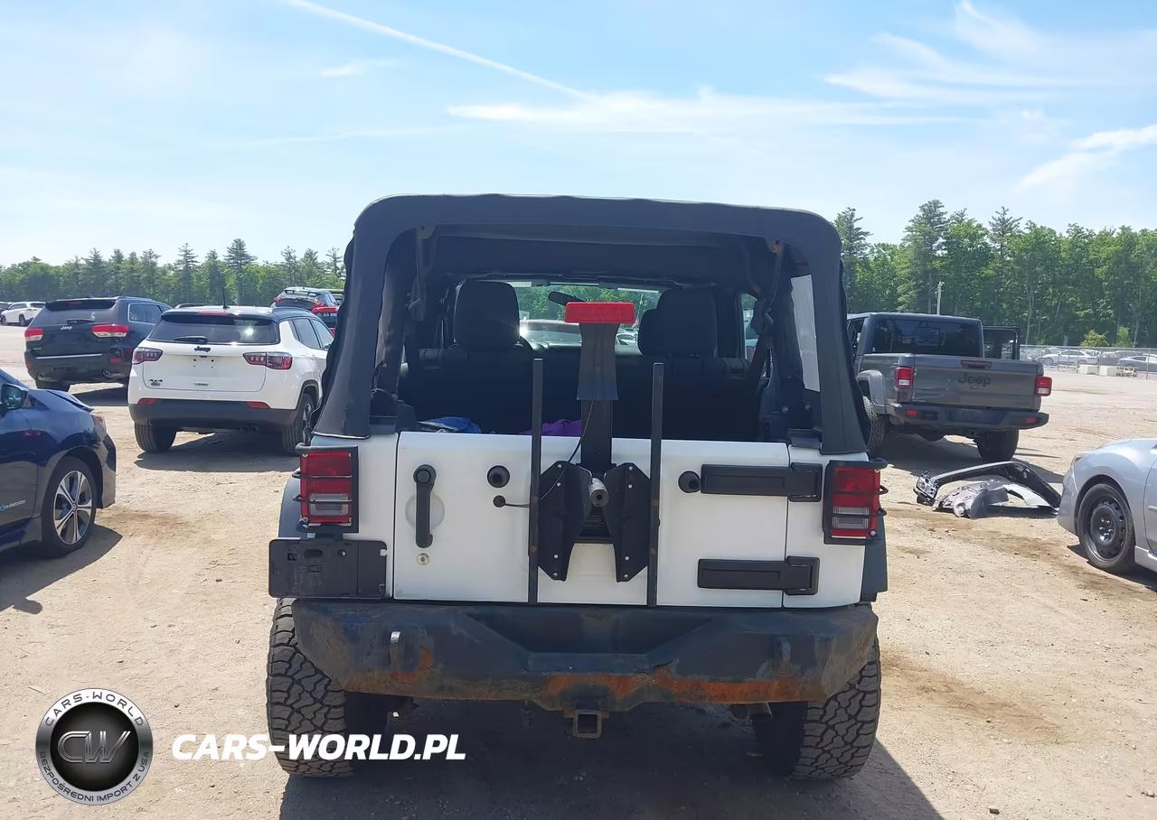 2014 Jeep Wrangler Unlimited Sport VIN:1C4BJWDG3EL306101 - 17