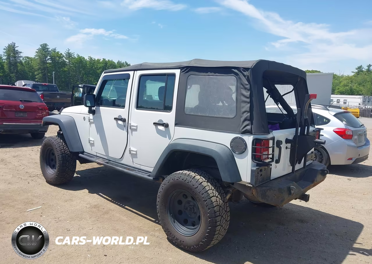 2014 Jeep Wrangler Unlimited Sport VIN:1C4BJWDG3EL306101 - 3