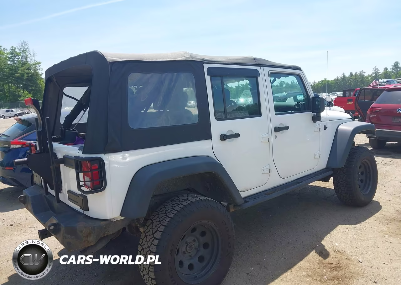2014 Jeep Wrangler Unlimited Sport VIN:1C4BJWDG3EL306101 - 4