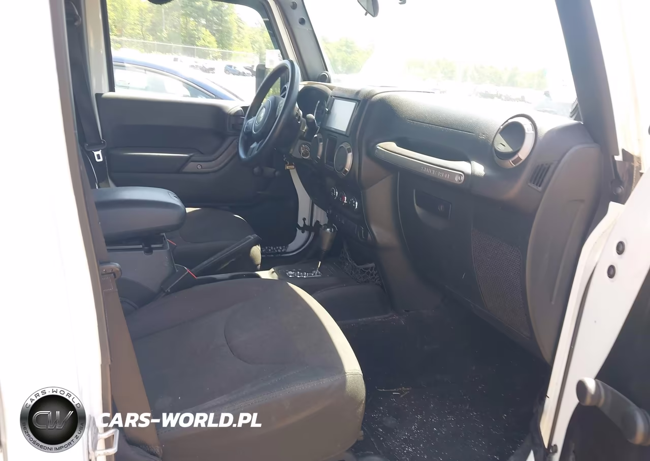 2014 Jeep Wrangler Unlimited Sport VIN:1C4BJWDG3EL306101 - 5