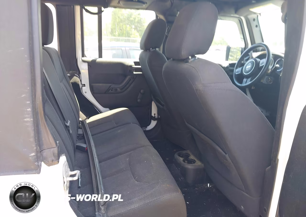2014 Jeep Wrangler Unlimited Sport VIN:1C4BJWDG3EL306101 - 8