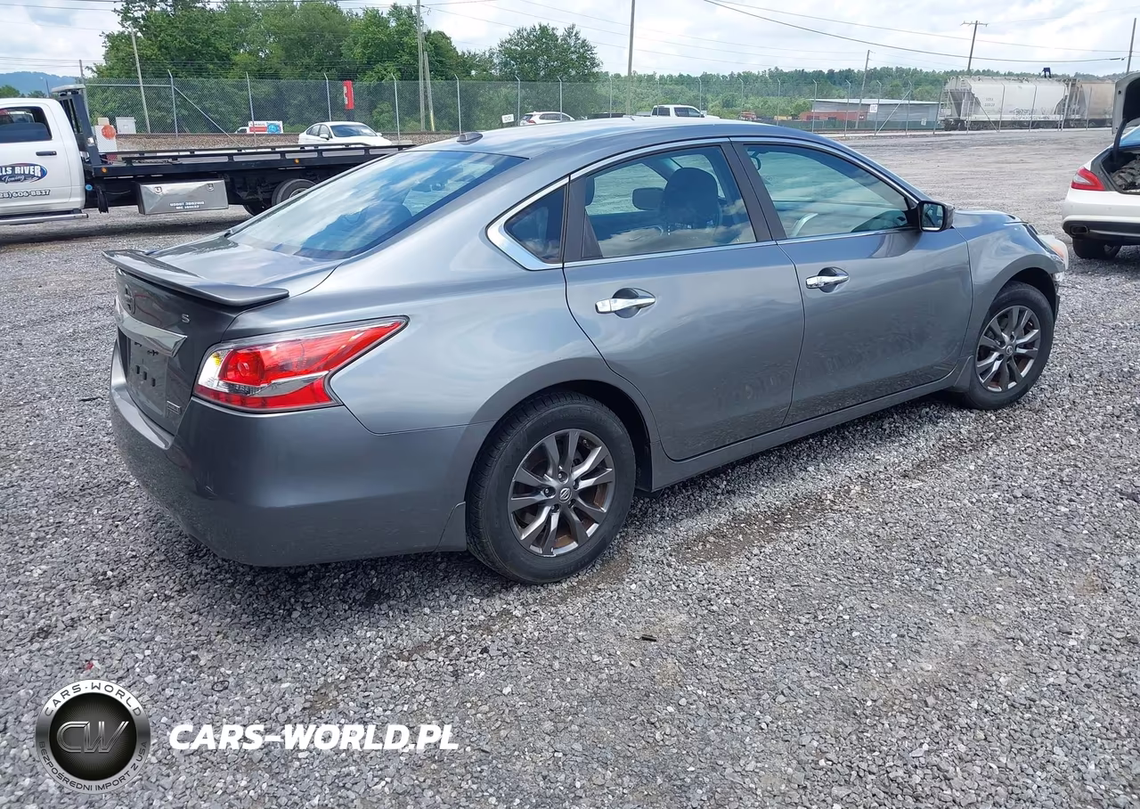 2015 Nissan Altima 2.5 S VIN:1N4AL3AP9FC567202 - 4