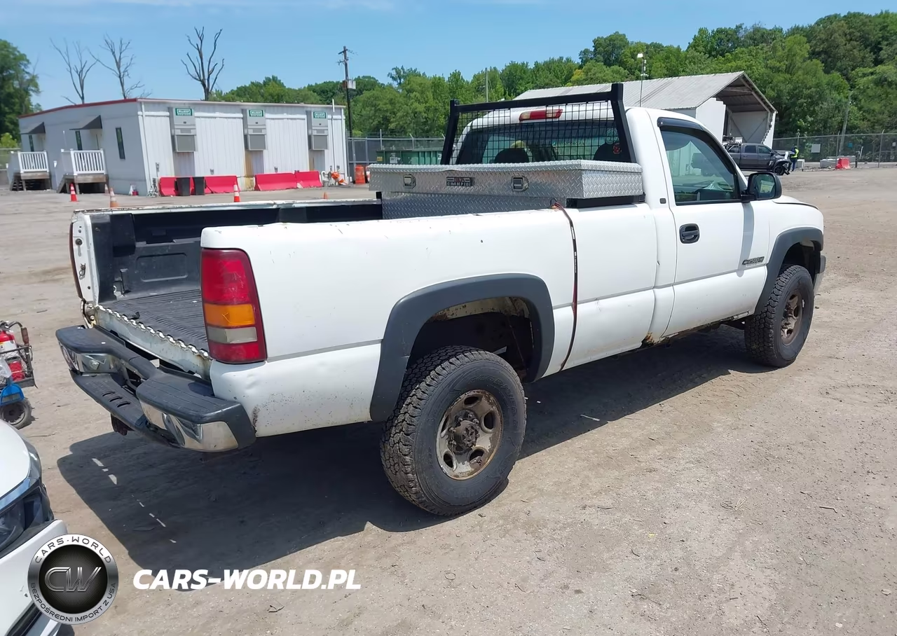 2002 Chevrolet Silverado 2500Hd VIN:1GCHC24U12E124710 - 4
