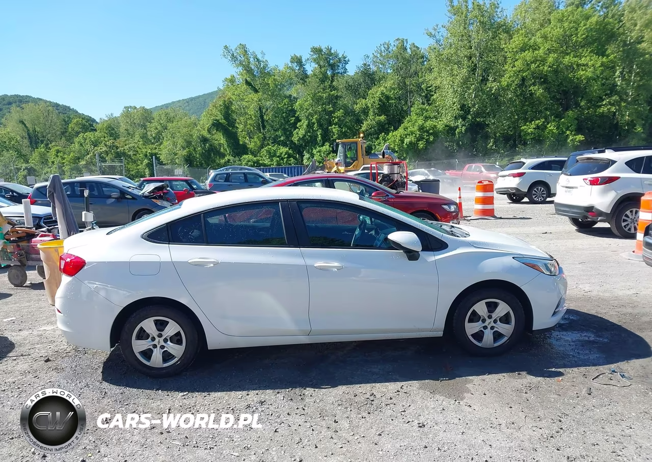 2018 Chevrolet Cruze Ls Manual VIN:1G1BB5SM8J7210833 - 13