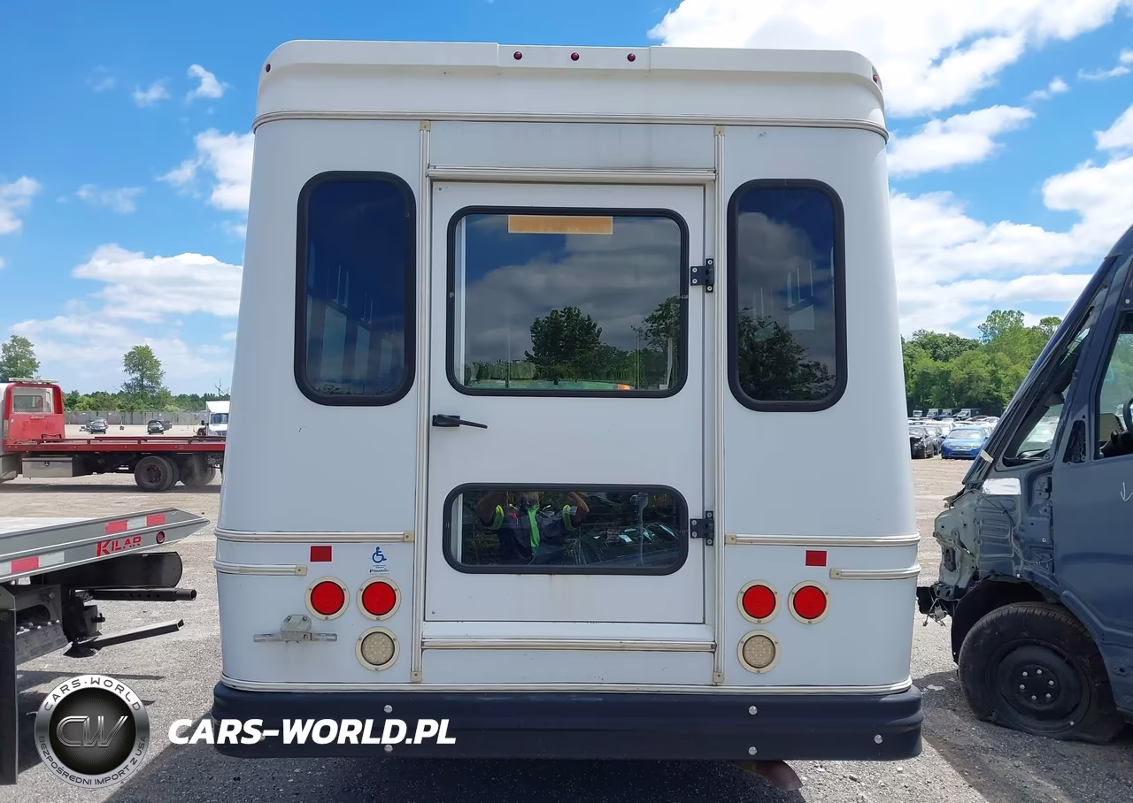2016 Ford E-350 Cutaway VIN:1FDEE3FL0GDC17086 - 19