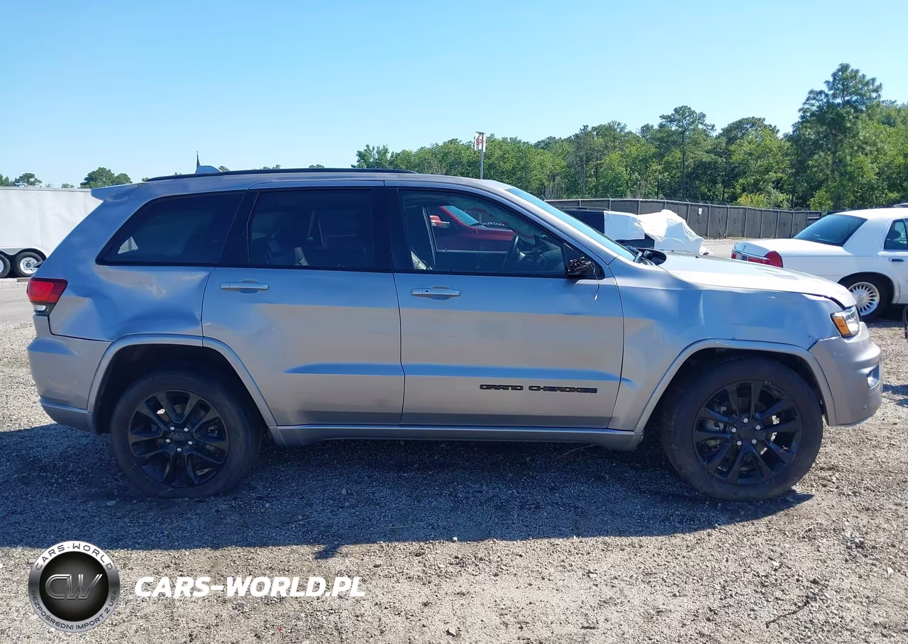 2020 Jeep Grand Cherokee Altitude 4X2 VIN:1C4RJEAG0LC355671 - 14
