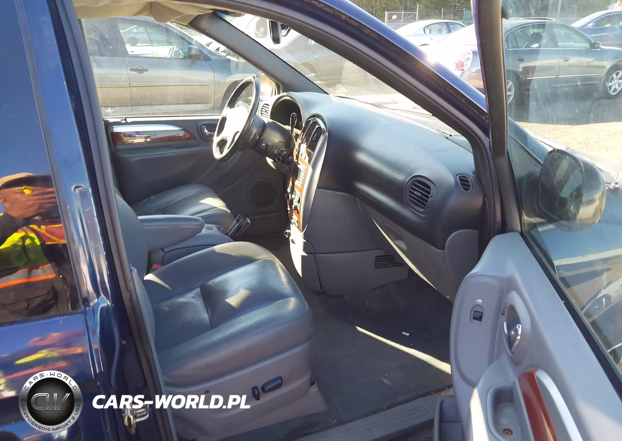 2005 Chrysler Town & Country Limited VIN:2C8GP64LX5R116223 - 5