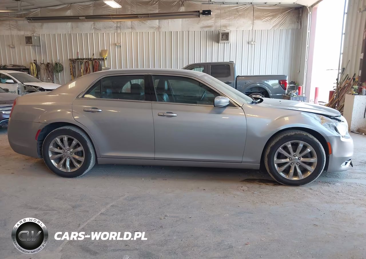 2015 Chrysler 300 Limited VIN:2C3CCARG5FH923397 - 13