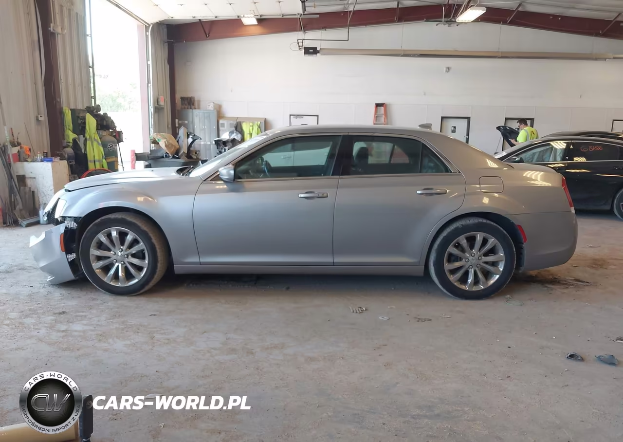 2015 Chrysler 300 Limited VIN:2C3CCARG5FH923397 - 14