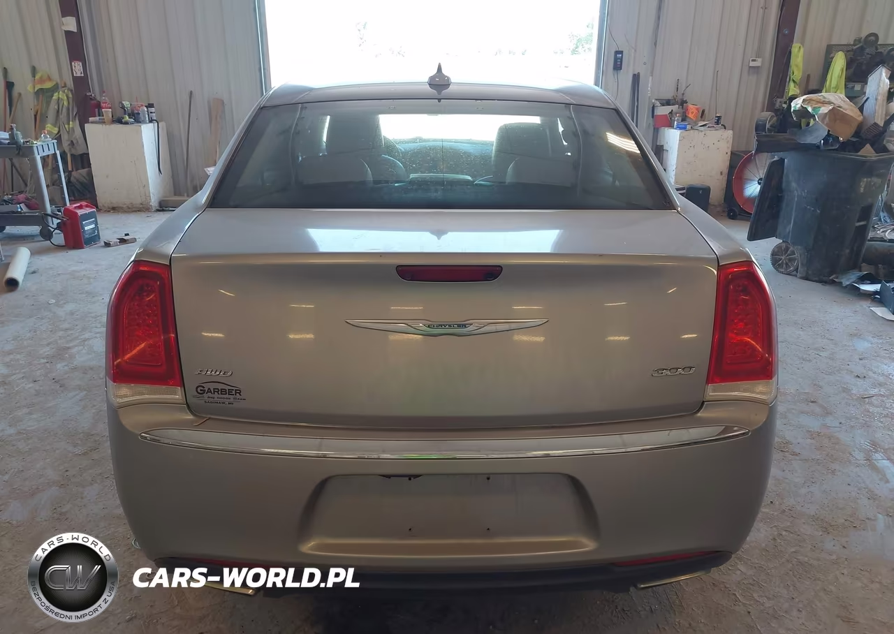 2015 Chrysler 300 Limited VIN:2C3CCARG5FH923397 - 16