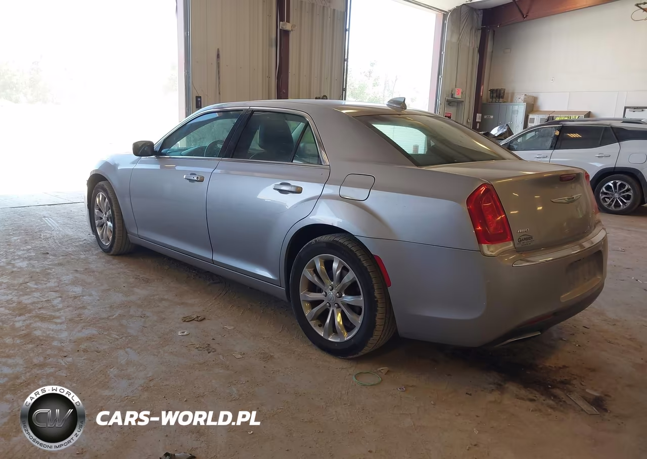 2015 Chrysler 300 Limited VIN:2C3CCARG5FH923397 - 3