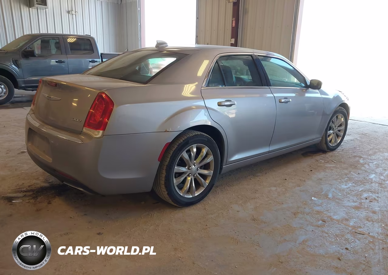 2015 Chrysler 300 Limited VIN:2C3CCARG5FH923397 - 4