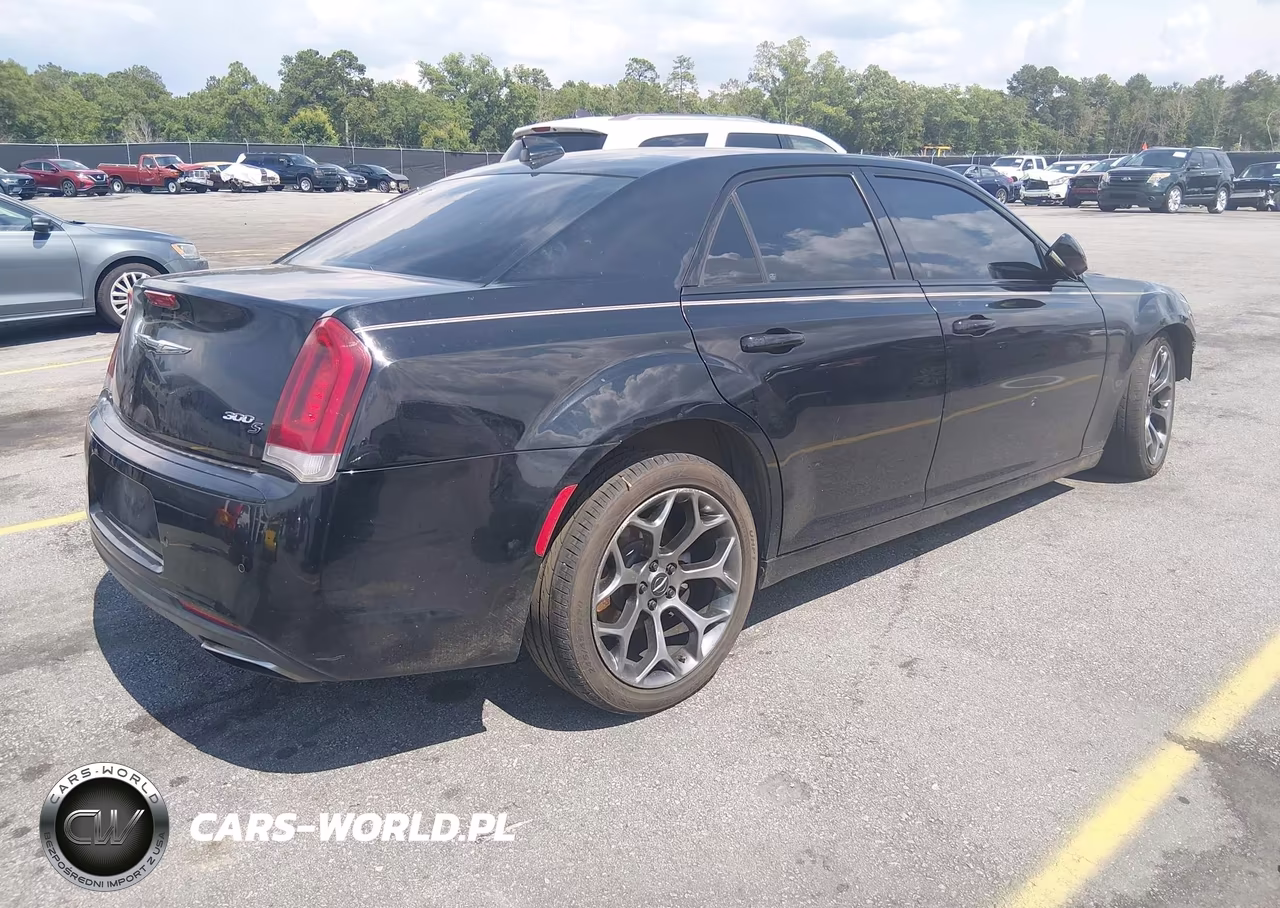 2015 Chrysler 300 300S VIN:2C3CCABG9FH867877 - 4