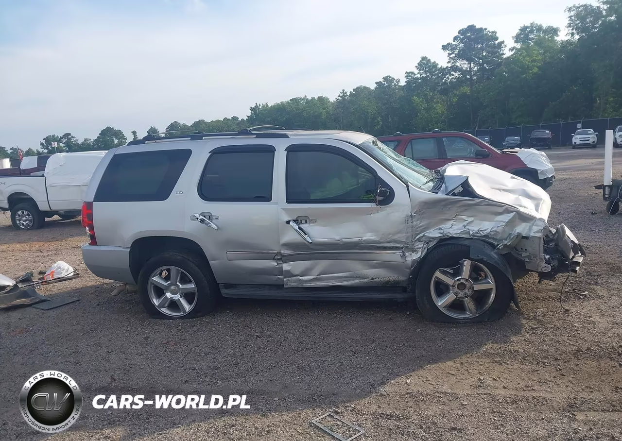 2011 Chevrolet Tahoe Ltz VIN:1GNSCCE00BR375077 - 14