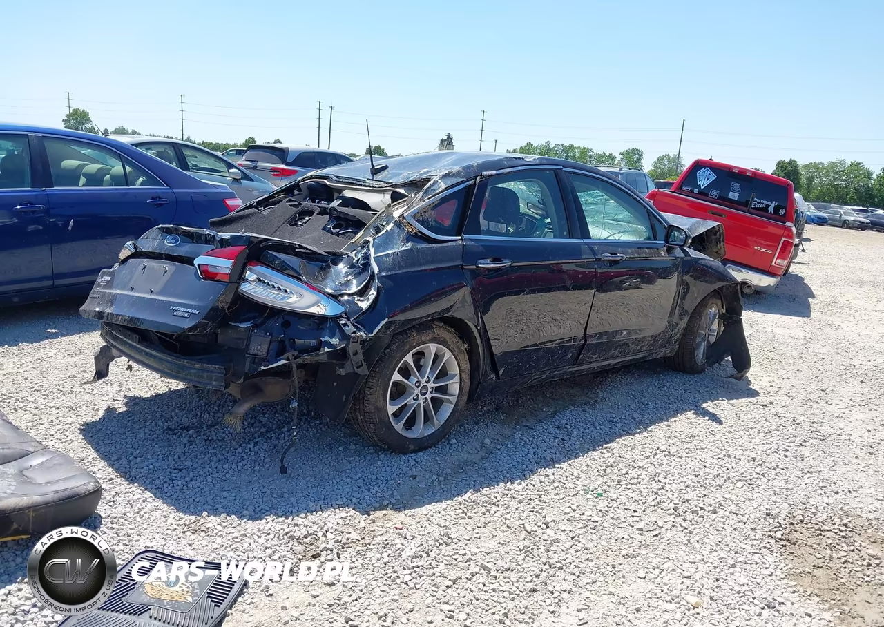 2020 Ford Fusion Plug-In Hybrid Titanium VIN:3FA6P0SU7LR120491 - 4