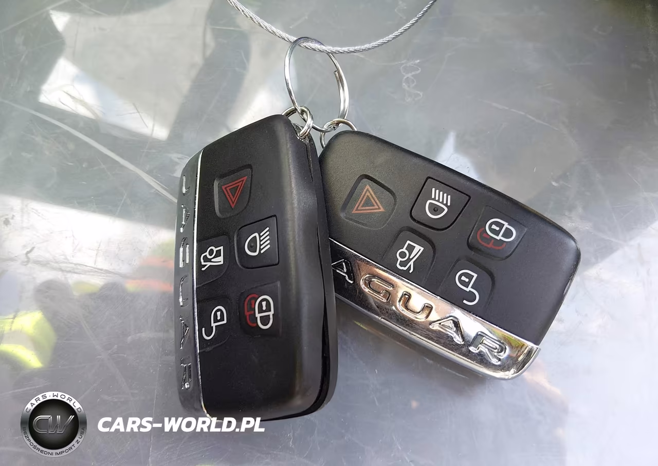 2016 Jaguar F-Type R VIN:SAJWJ6HL2GMK28742 - 11