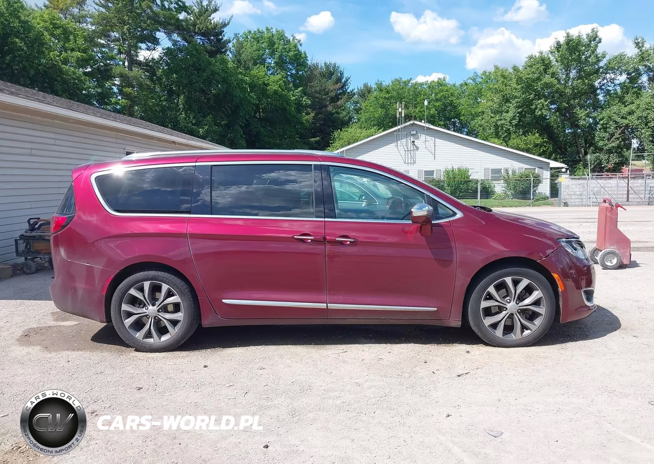 2017 Chrysler Pacifica Limited VIN:2C4RC1GG1HR533726 - 13