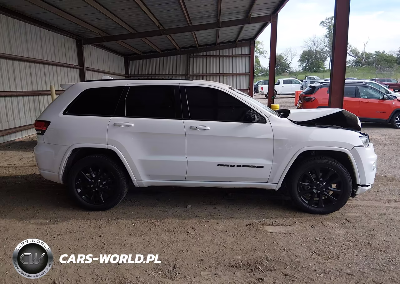 2018 Jeep Grand Cherokee Altitude 4X4 VIN:1C4RJFAG9JC152815 - 13