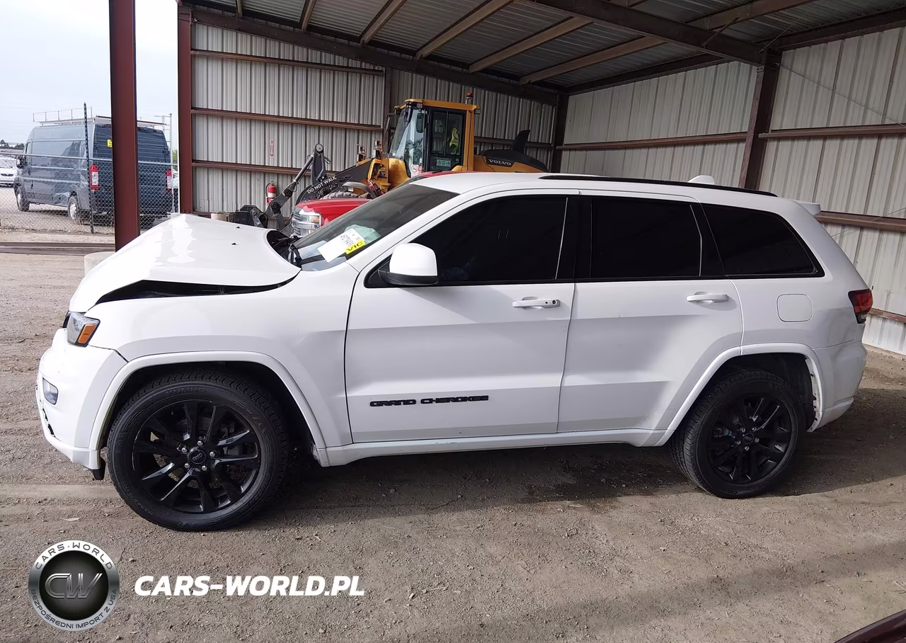 2018 Jeep Grand Cherokee Altitude 4X4 VIN:1C4RJFAG9JC152815 - 14
