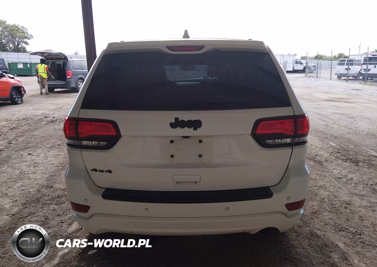 2018 Jeep Grand Cherokee Altitude 4X4 VIN:1C4RJFAG9JC152815 - 16