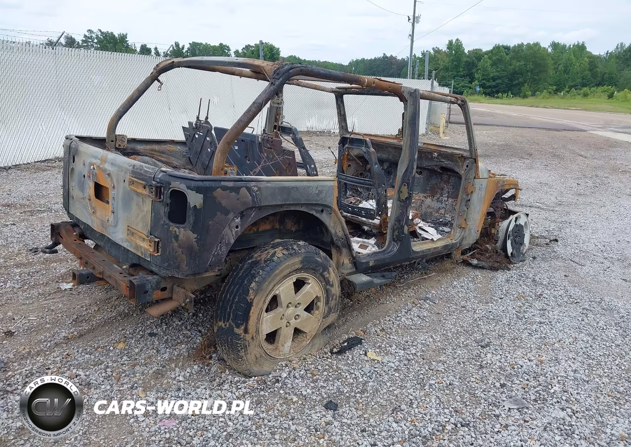 2010 Jeep Wrangler Unlimited Sahara VIN:1J4BA5H15AL152530 - 4
